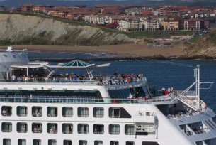 A cruiser sailing past Arrigunaga beach