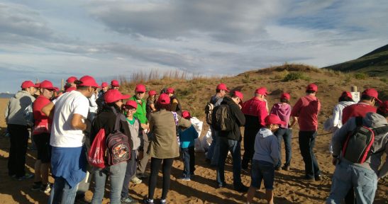 Personal de la Autoridad Portuaria participa en una acción de voluntariado medioambiental en la playa de La Arena