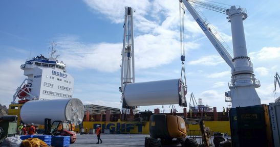 Navacel embarks the towers that will form part of the first floating wind farm