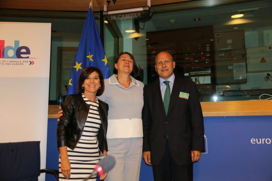 Izaskun Bilbao and Asier Atutxa with transport commissioner, Violeta Bulc