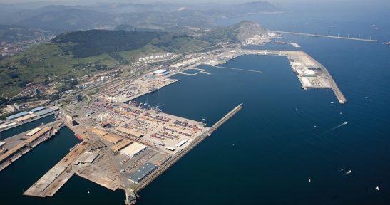 Port of Bilbao continues with guided tours for adults.
