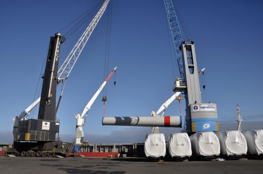Loading operations with two cranes Loading operations with two cranes
