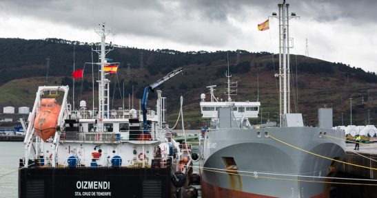 El buque Oizmendi realiza en el puerto de Bilbao la primera prueba piloto de carga de GNL barco a barco del Arco Atlántico y Mediterráneo