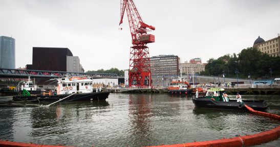 Port Authority of Bilbao carries out mock marine pollution drill in surroundings of Maritime Museum