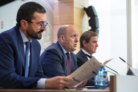 Carlos Alzaga, Asier Atutxa and Luis Gabiola Carlos Alzaga, Asier Atutxa and Luis Gabiola