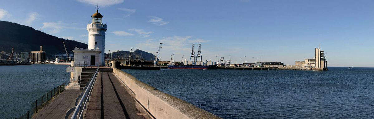 View of the port from the Algorta breakwater