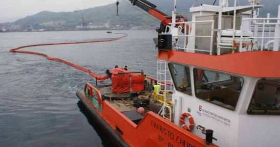 Simulacro de lucha contra la contaminación marina en el Puerto de Bilbao