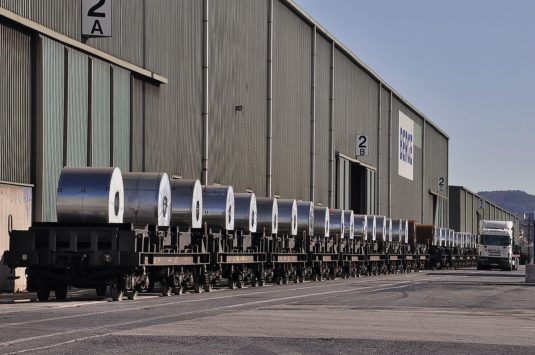 Iron & steel goods on rail platforms