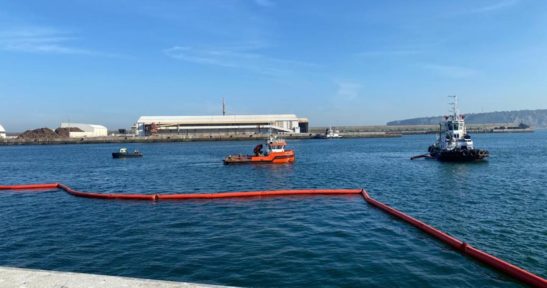 Simulacro de lucha contra la contaminación marina en el Puerto de Bilbao