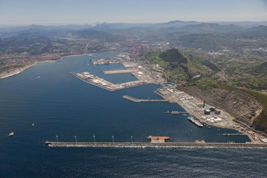 Vista general del puerto de Bilbao