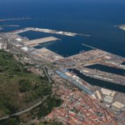 Crece el número de vehículos pesados incentivados por utilizar el sistema de preavisos del Puerto de Bilbao y la AP-8