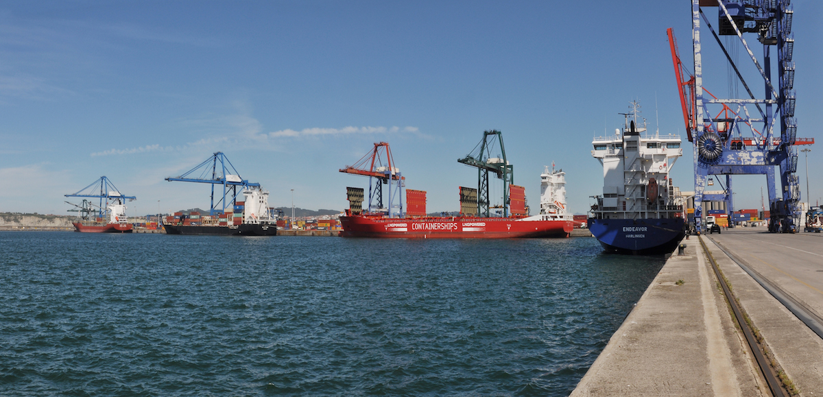 Ships specialized in SSS at the Port of Bilbao container terminal