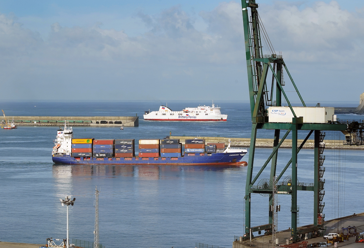 Arrival of two vessels at the port of Bilbao