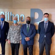 The Israeli ambassador to Spain visits the port of Bilbao