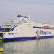 Brittany Ferriesek Bilboko portuan gasez propultsatutako ferry bat inauguratu du