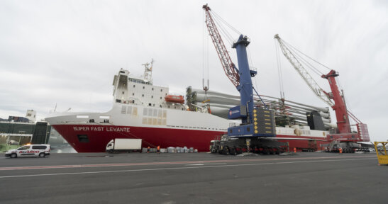 The Port of Bilbao launches a new ro-ro service with China and India with Nordex Acciona wind power component parts