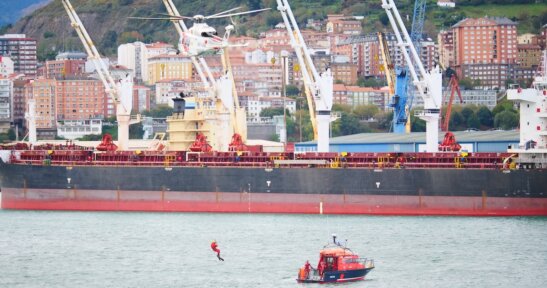 El Puerto de Bilbao acoge un simulacro de Mitma para mejorar la coordinación y la eficacia ante posibles emergencias por contaminación marina