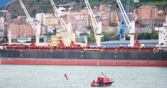 The Port of Bilbao hosts a drill of the Spanish Ministry of Transport, Mobility and Urban Agenda to improve coordination and efficiency in the event of possible marine pollution emergencies.