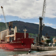 The Port of Bilbao closes the year with a positive result, as it prepares for its last major expansion and work begins on the electrification of the docks.
