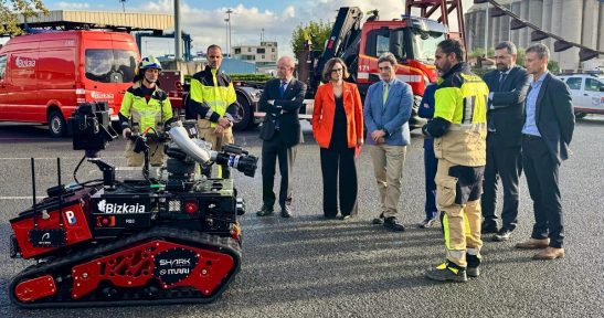 The Port Authority of Bilbao hands over a multi-purpose robot to the Fire Service of the Bizkaia Provincial Council