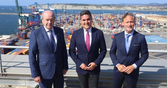 El consejero de Industria Mikel Jauregi da la bienvenida a Iván Jiménez, nuevo presidente del puerto de Bilbao