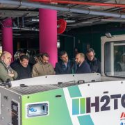 El Puerto de Bilbao acoge la prueba piloto del tractor de remolque de hidrógeno H2TOW para descarbonizar operaciones de alta intensidad