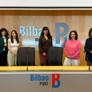 El Puerto de Bilbao acoge una jornada de formación sobre control de equipajes y mascotas procedentes de terceros países