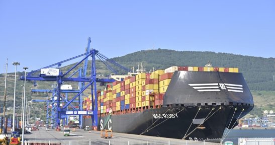 Bere kaietan porturatu duen kontainer-ontzirik handiena hartu du Bilboko Portuak